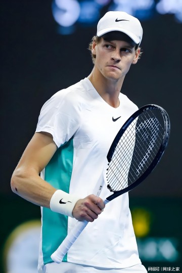 kaiyun体育平台-从 2023 年到现在，短短四年辛纳已完成硬地大师赛全夺冠伟业