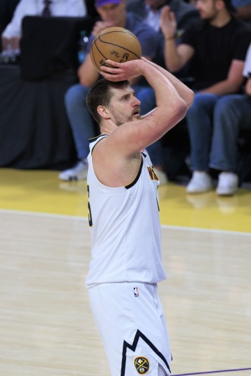 开云体育官网-当世第一！约基奇最近7场场均27.7分15.3板13.4助 投篮53.3%